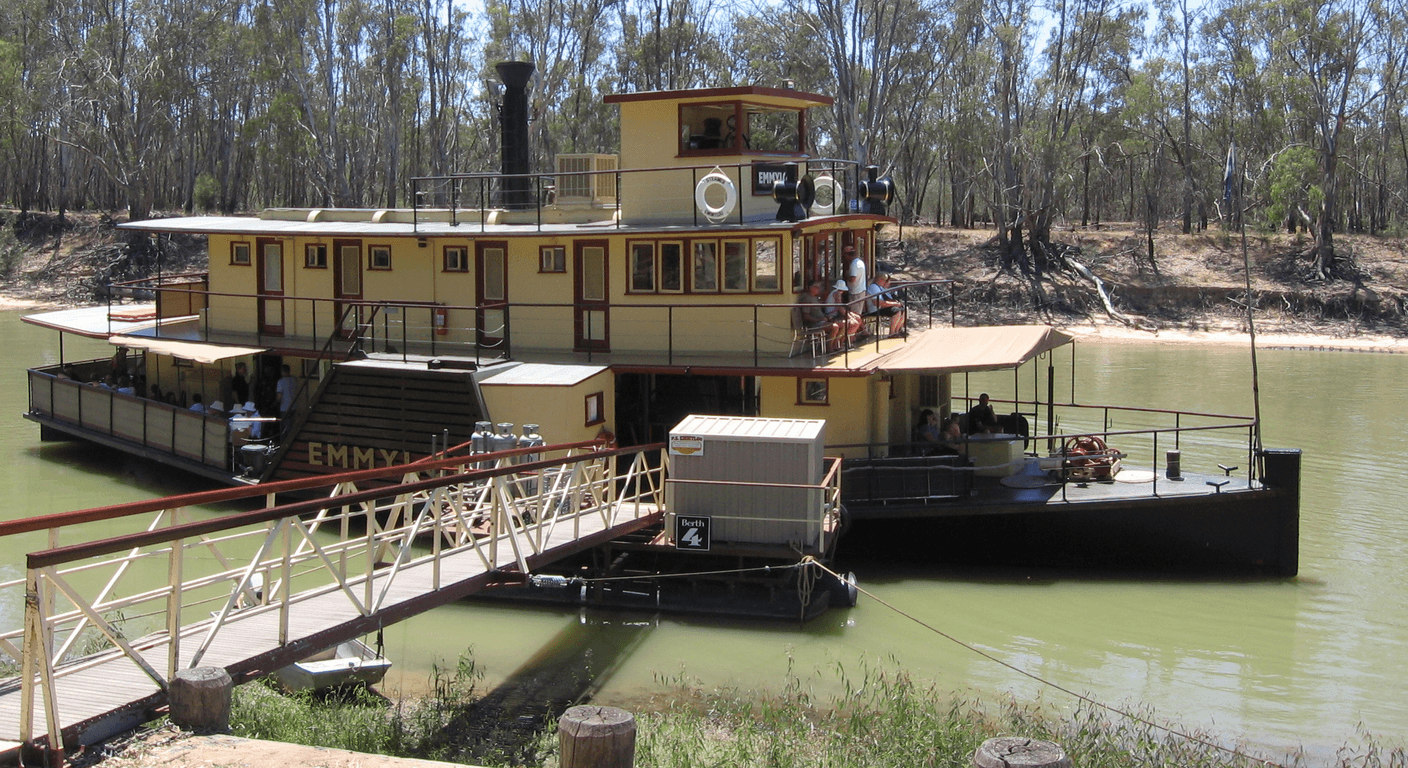 Echuca's Paddlesteamers: A Murray River Day Trip